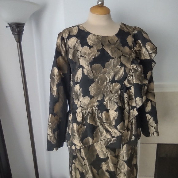 COPY - NWT Ashro 2pc Black and Gold Skirt Set Size 16 - Picture 13 of 16